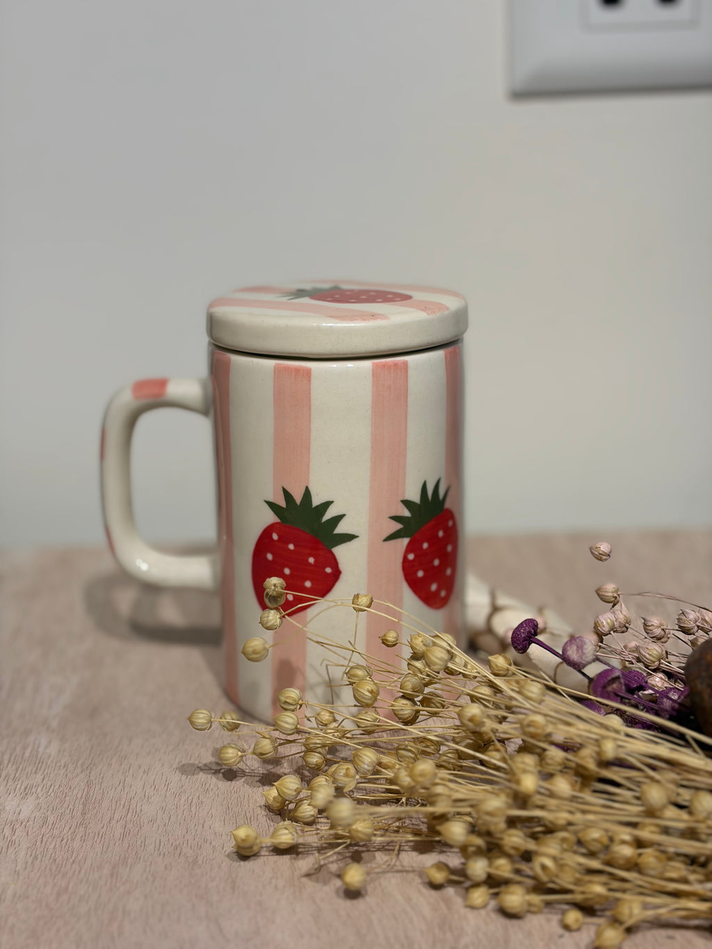 Pink strip mug with lid